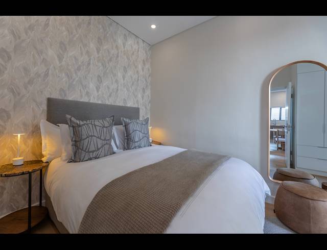 2 BEDROOM APARTMENT TO LET IN SEA POINT